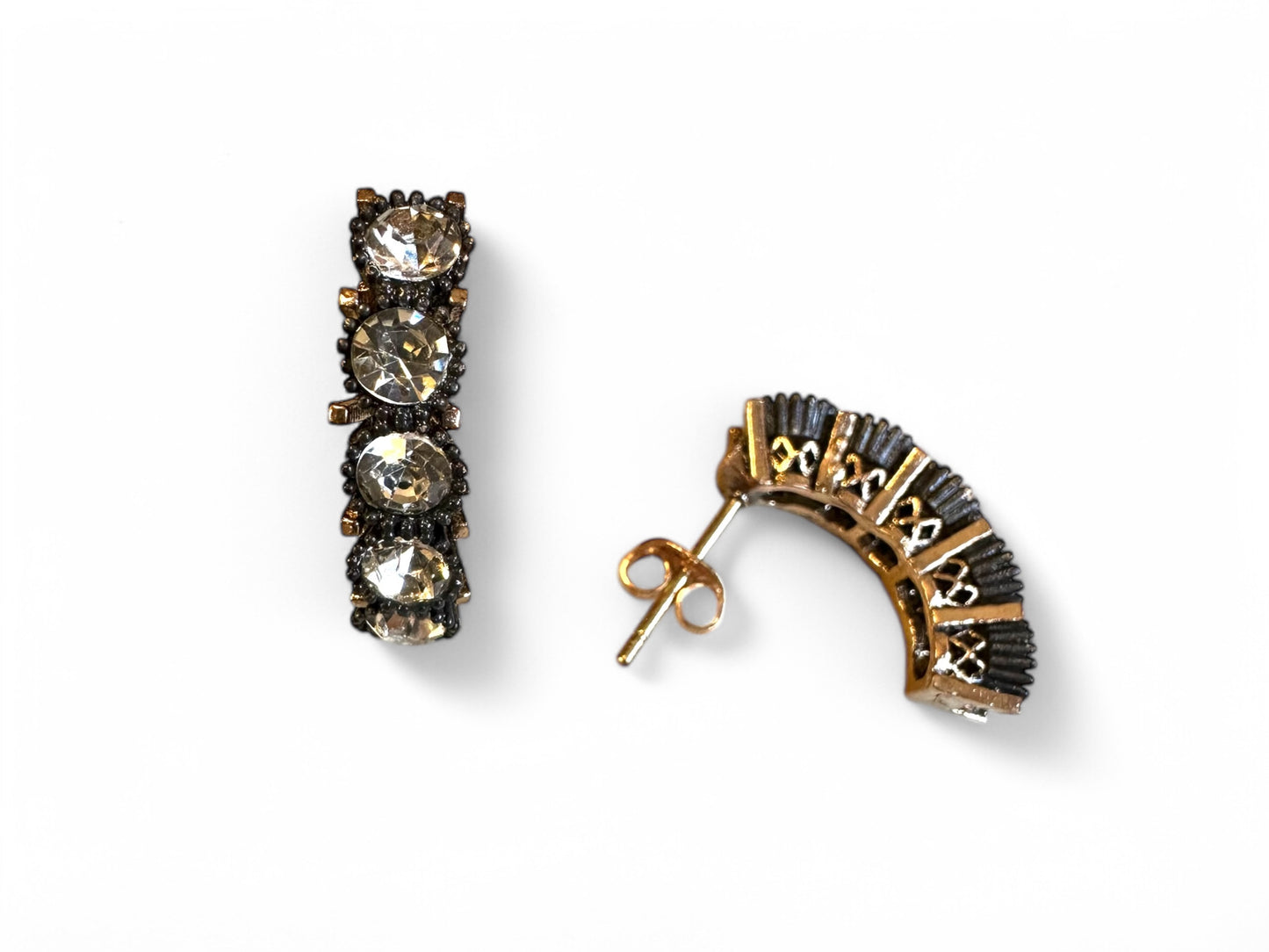 Elmas benzeri küpeler