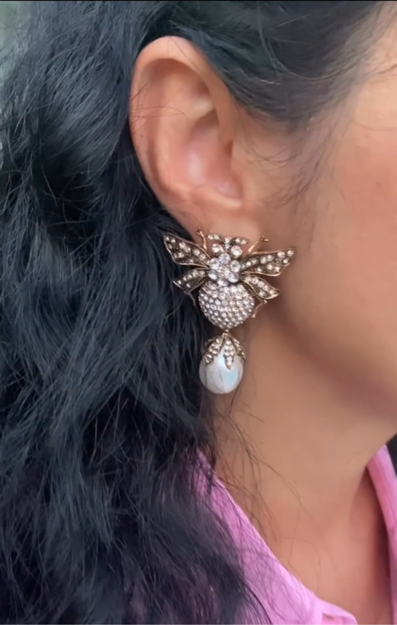 Quenn Bee Earrings with Pearl